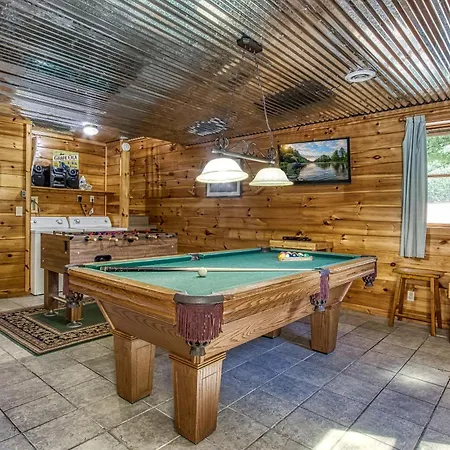 A Great Escape -Spacious Smoky Mountain Getaway Perfect For Families & Groups-2