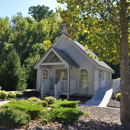 A Great Escape -Spacious Smoky Mountain Getaway Perfect For Families & Groups-3